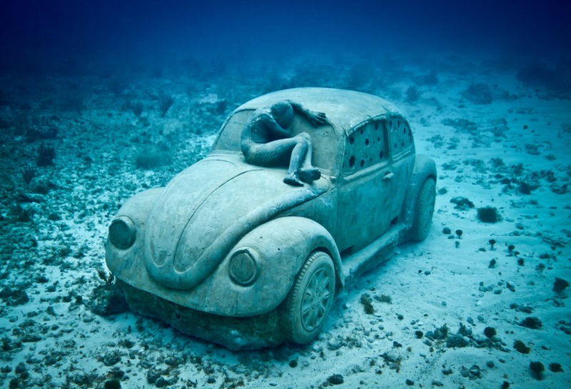 Illustration for article titled The Astonishing Treasures of Underwater Art Galleries